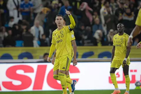 بقيادة رونالدو.. النصر يكتسح الخلود بثلاثية ويواصل مطاردة الهلال